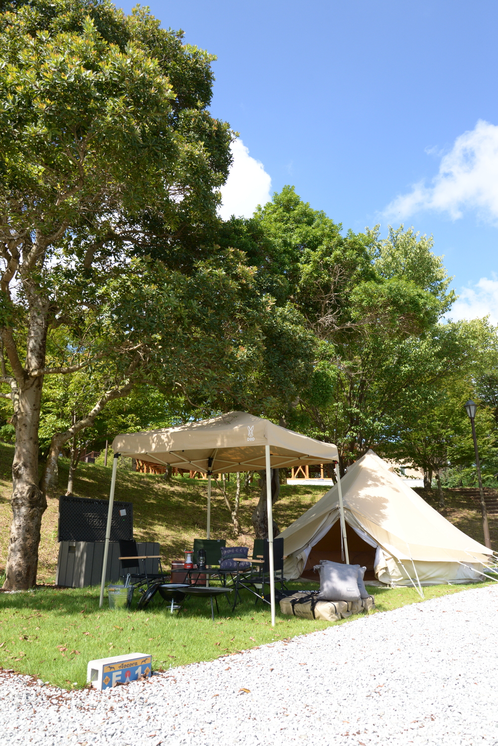 テントが常設されたキャンプサイトです。※タープなどは通常収納BOXにしまってあります